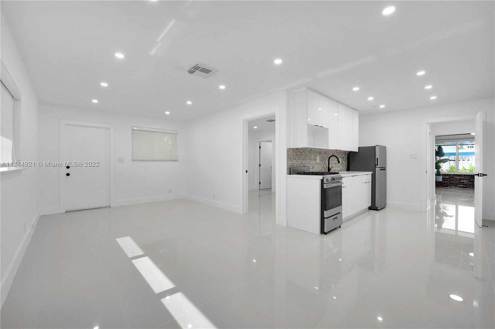 1205 N 40th Ave