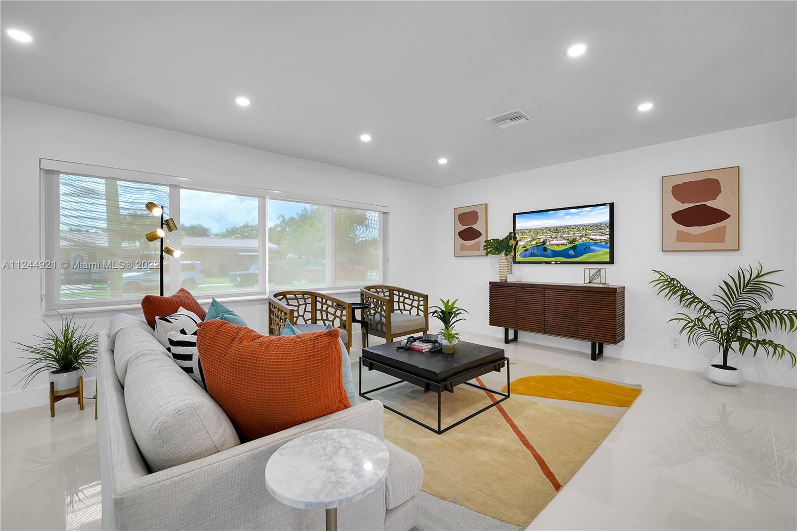 1205 N 40th Ave