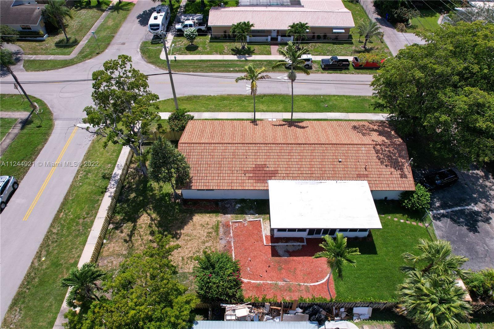 1205 N 40th Ave