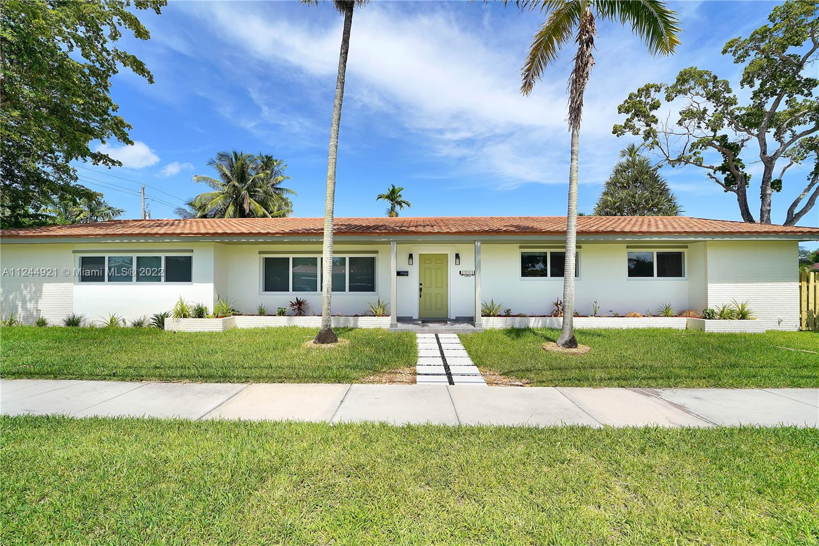 1205 N 40th Ave