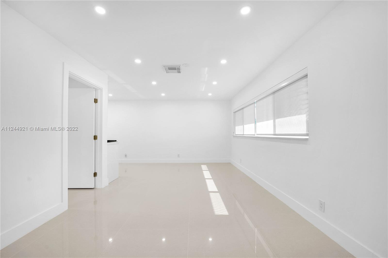 1205 N 40th Ave