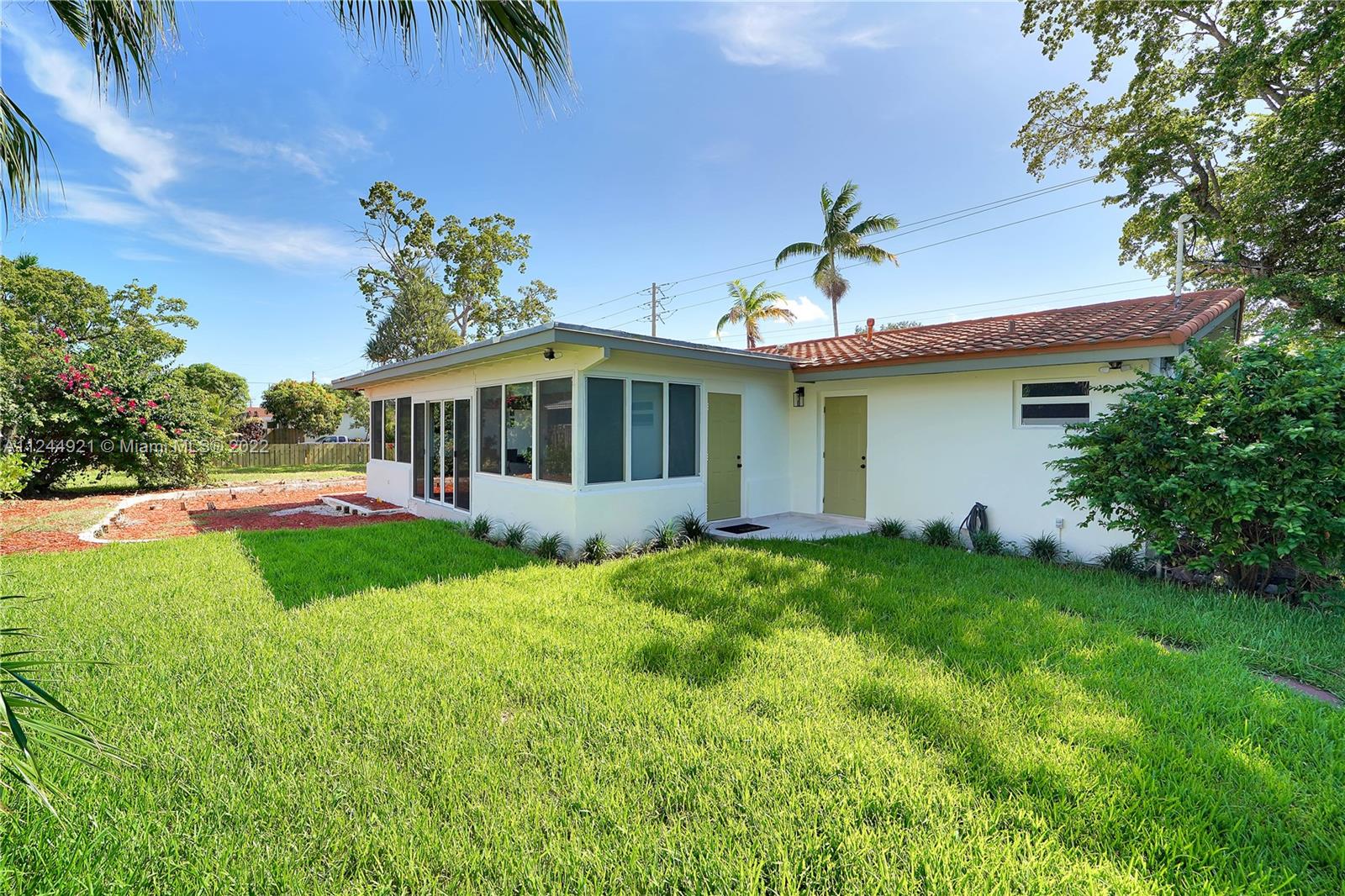 1205 N 40th Ave