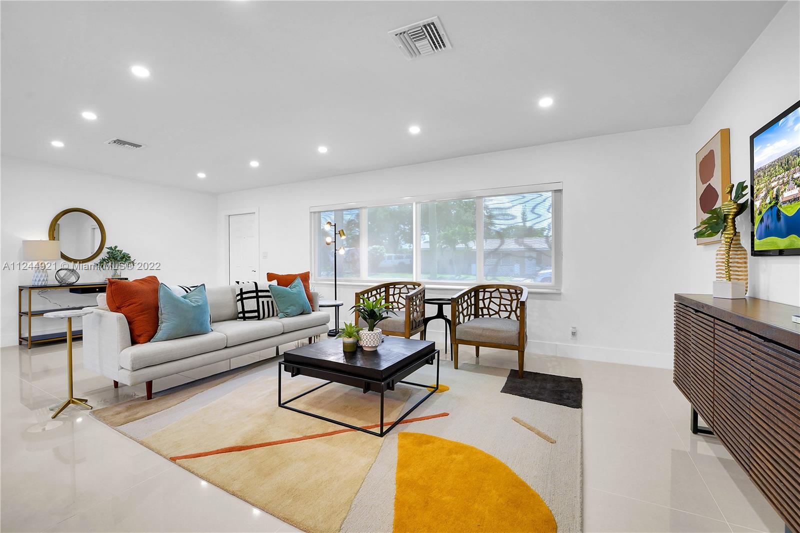 1205 N 40th Ave