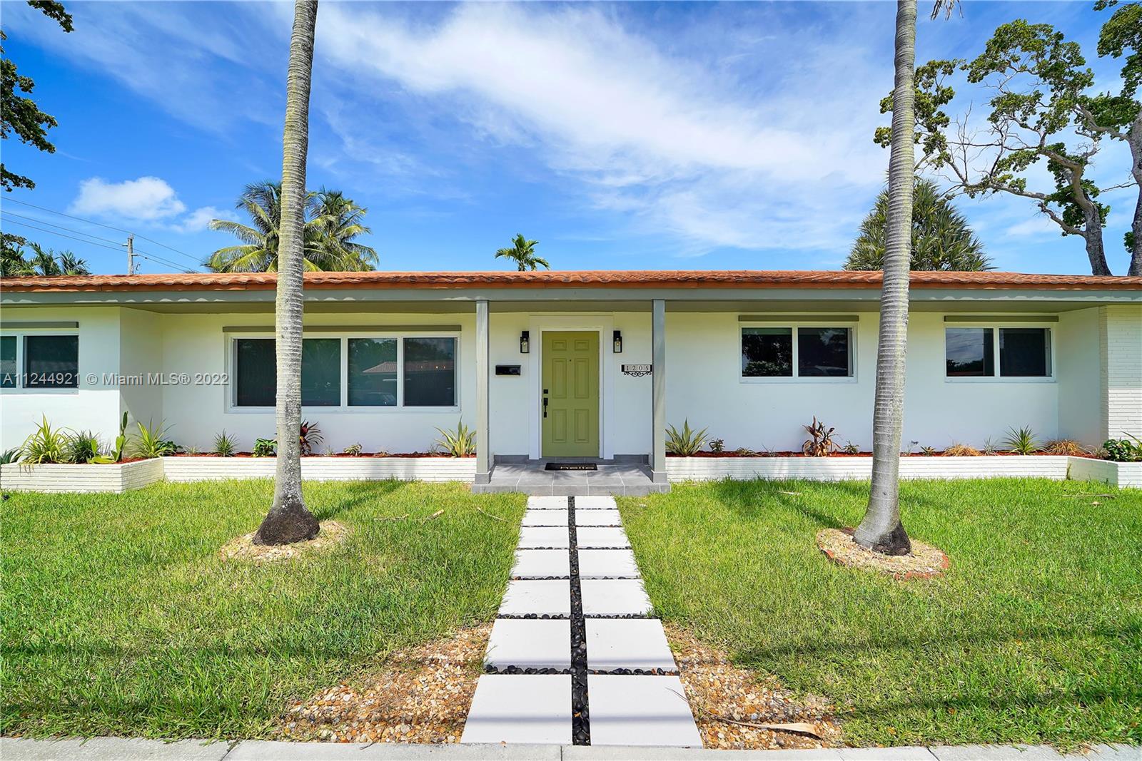 1205 N 40th Ave