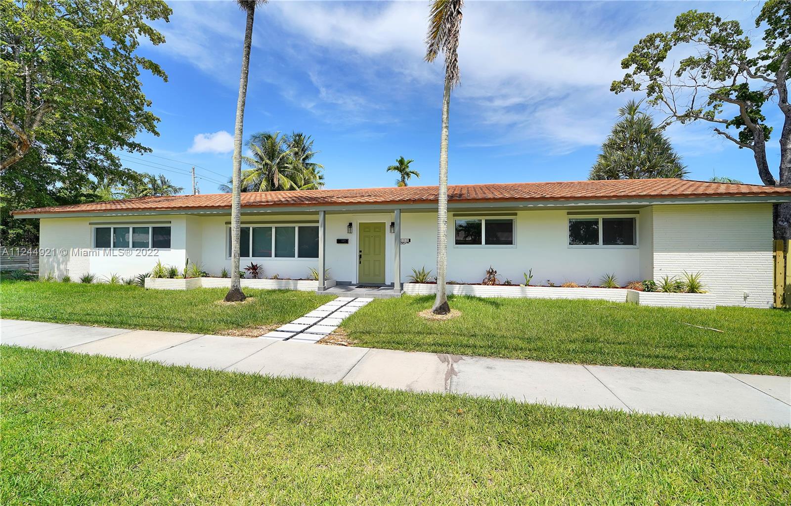 1205 N 40th Ave
