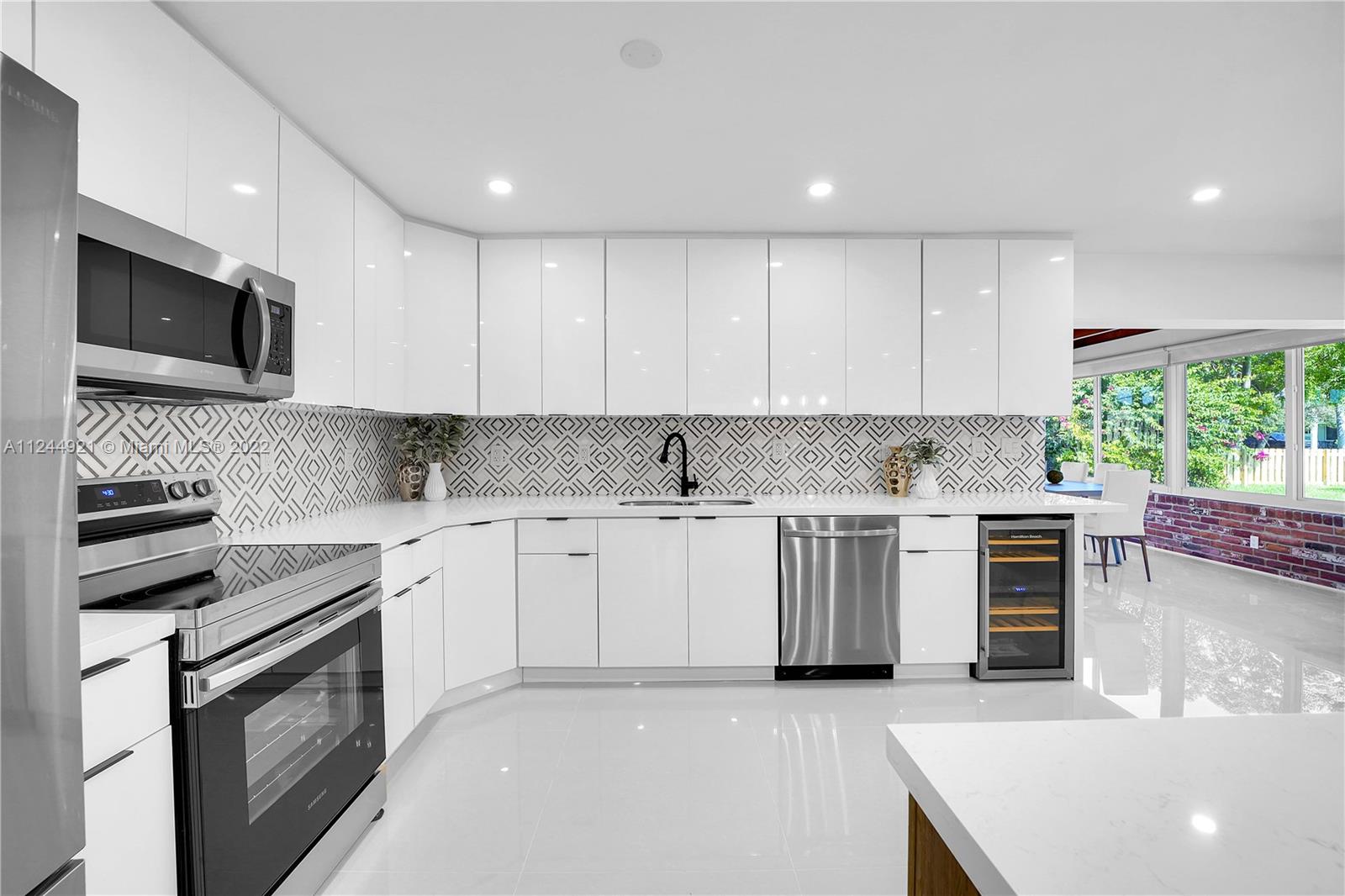 1205 N 40th Ave