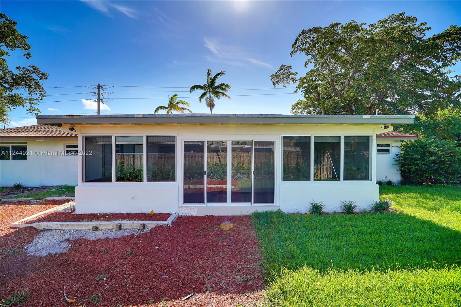 1205 N 40th Ave