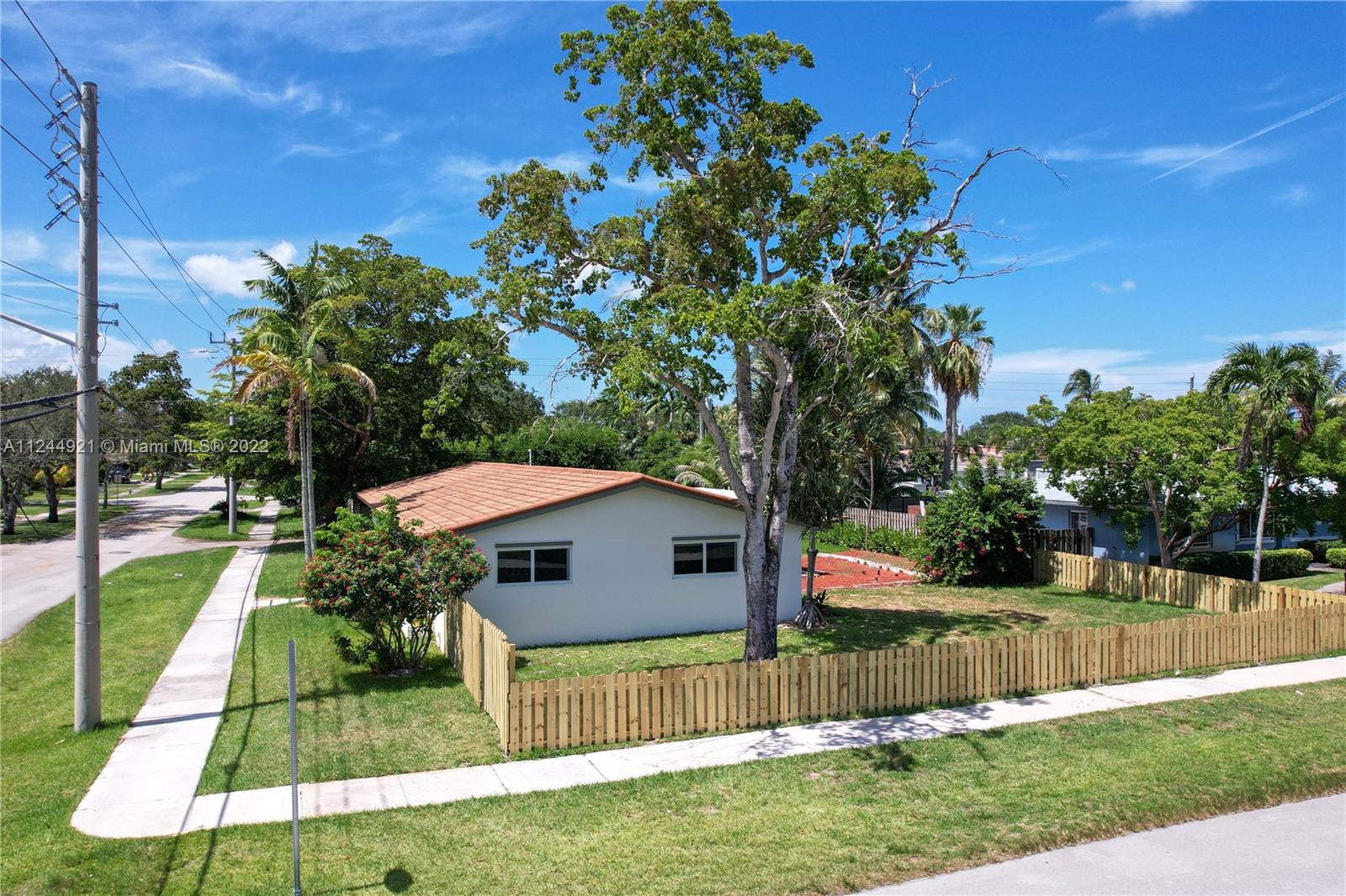 1205 N 40th Ave