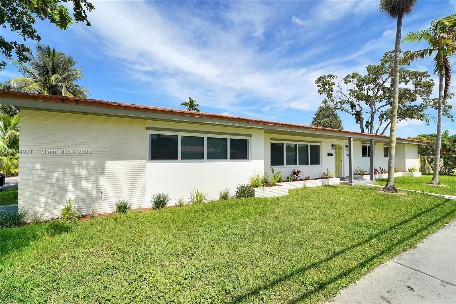 1205 N 40th Ave
