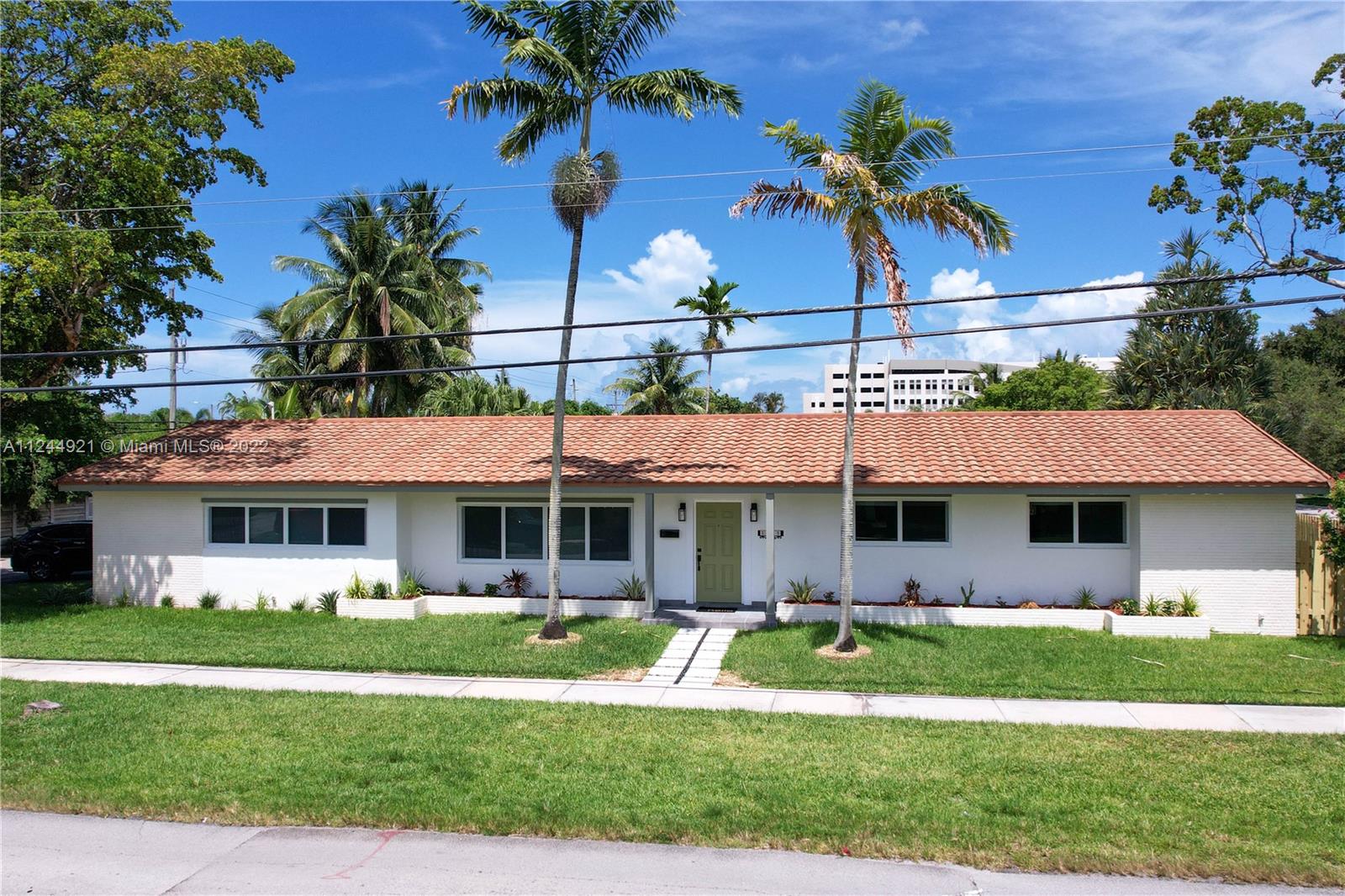 1205 N 40th Ave