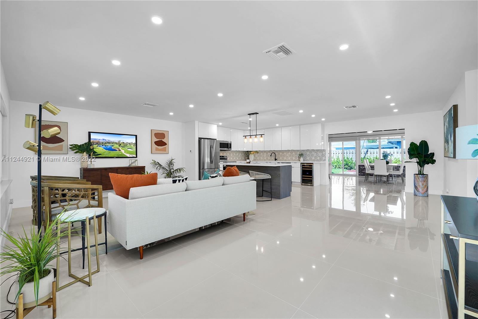 1205 N 40th Ave