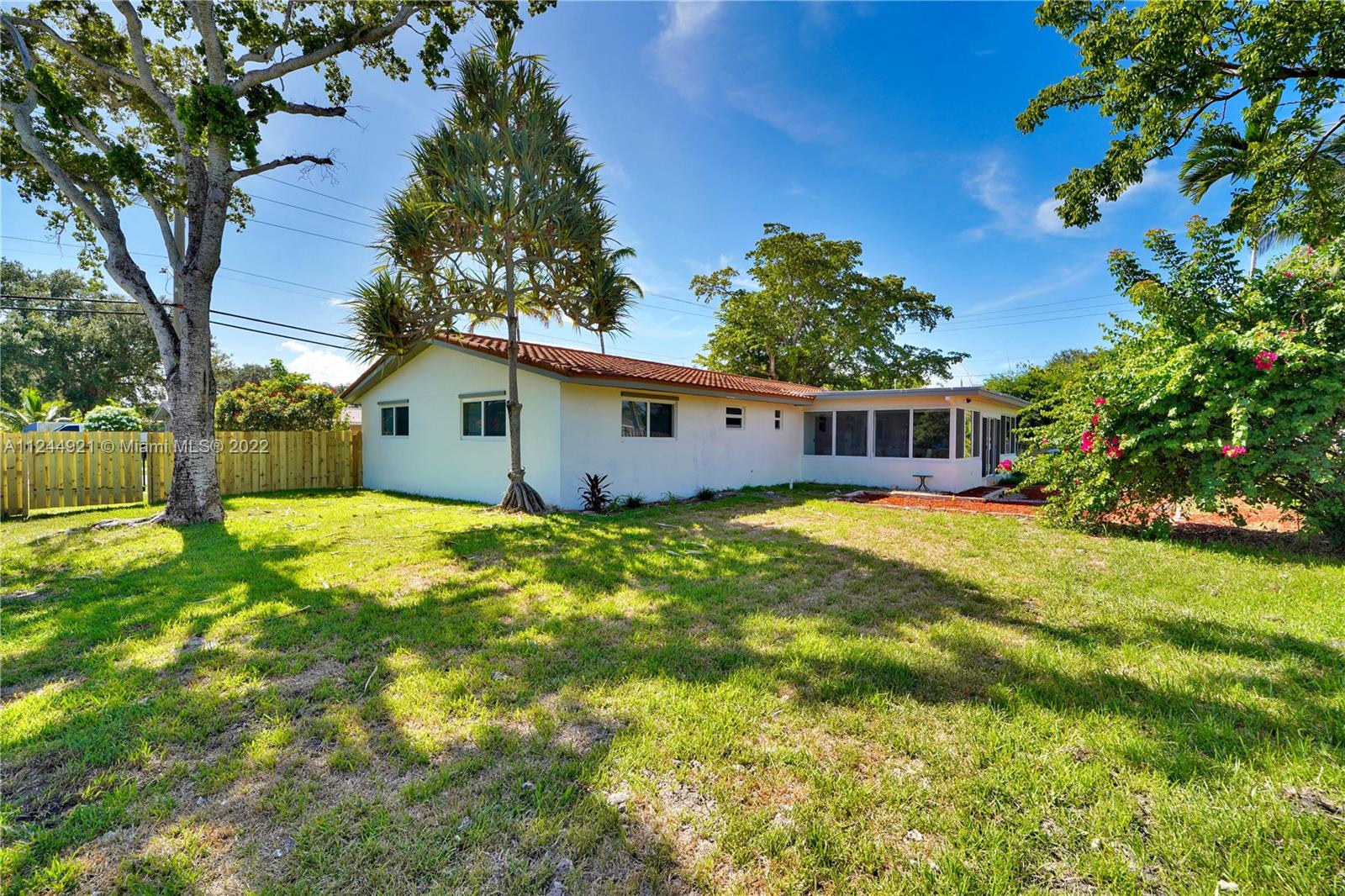 1205 N 40th Ave