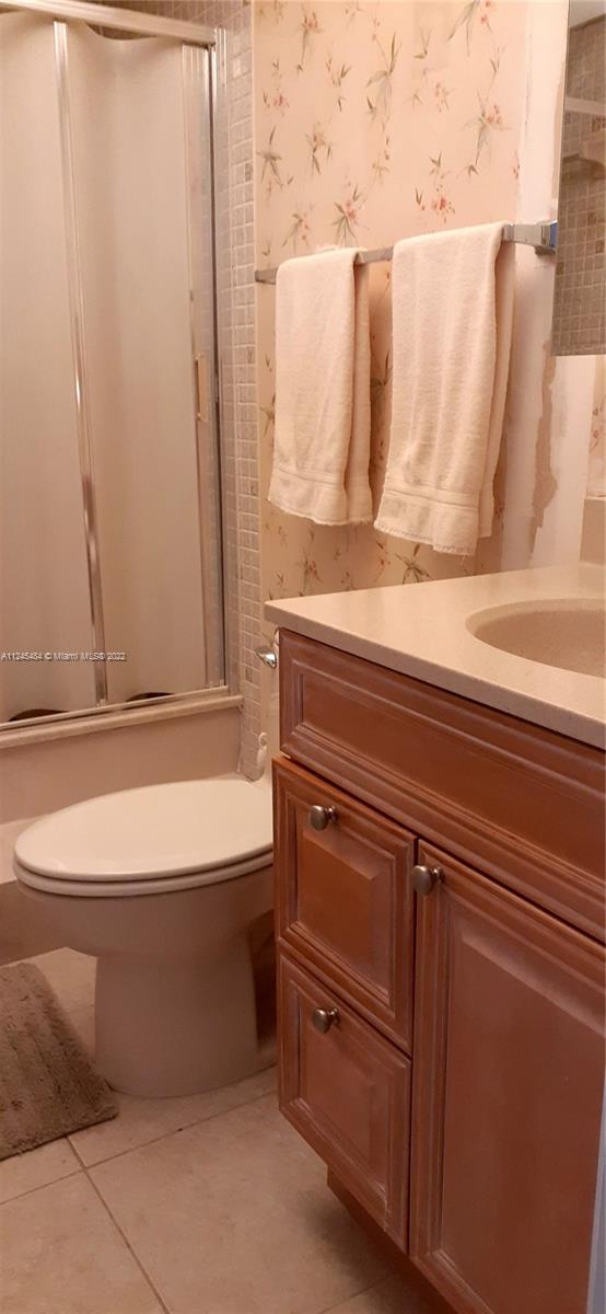 13951 Kendale Lakes Cir Unit: 702A