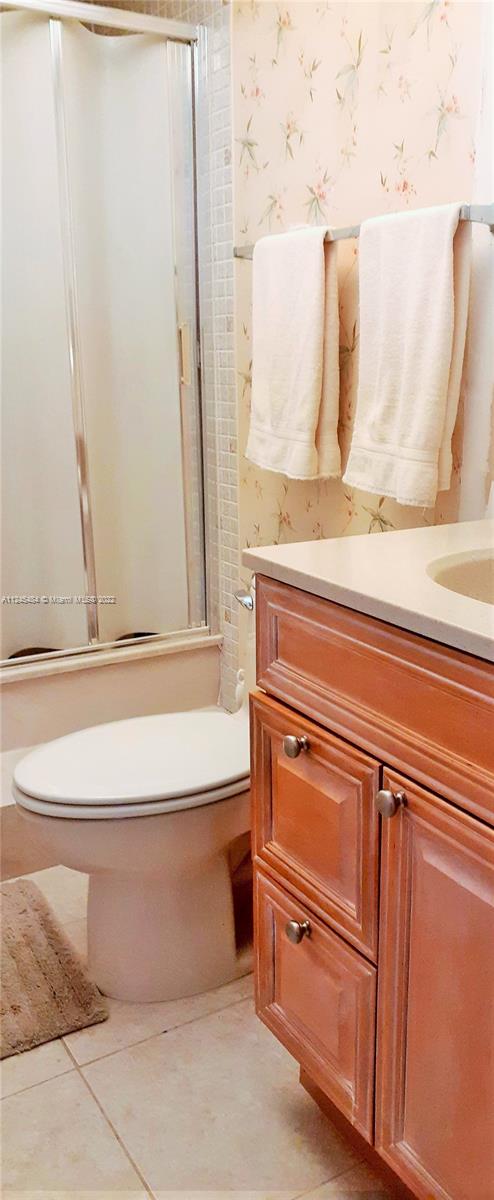 13951 Kendale Lakes Cir Unit: 702A