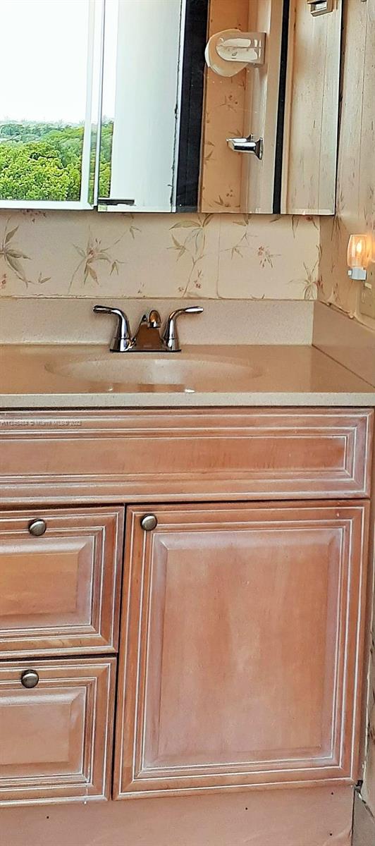 13951 Kendale Lakes Cir Unit: 702A