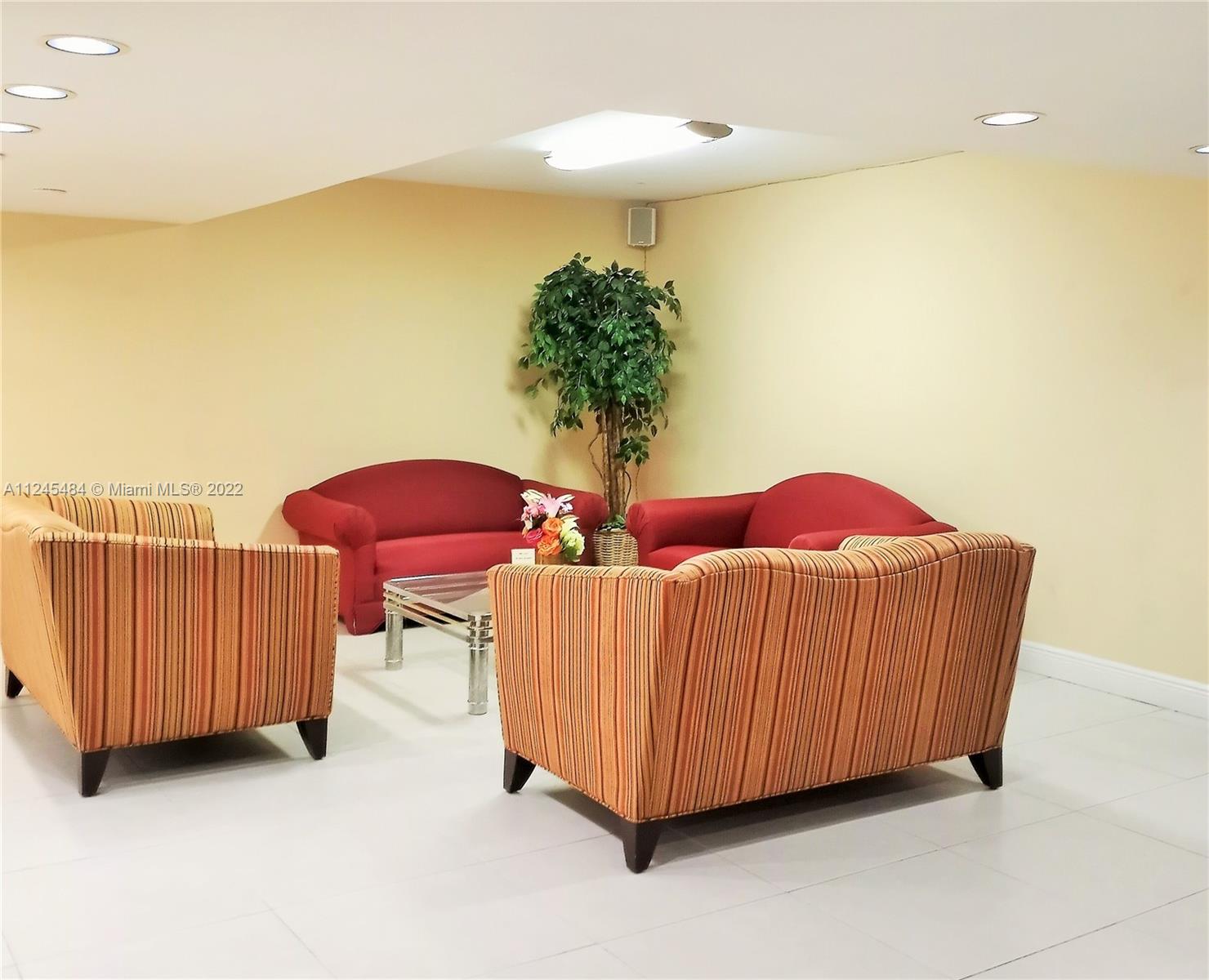 13951 Kendale Lakes Cir Unit: 702A