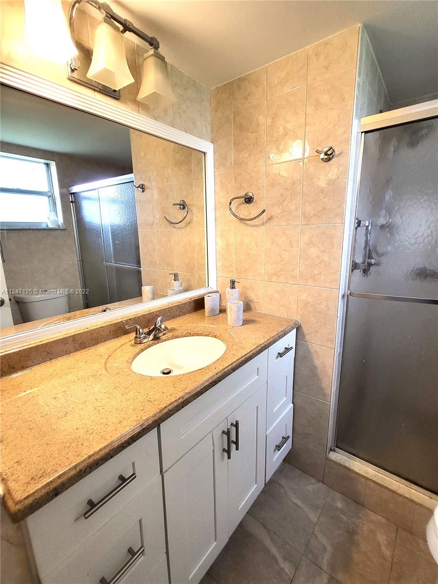 8051 N Sunrise Lakes Dr Unit: 101