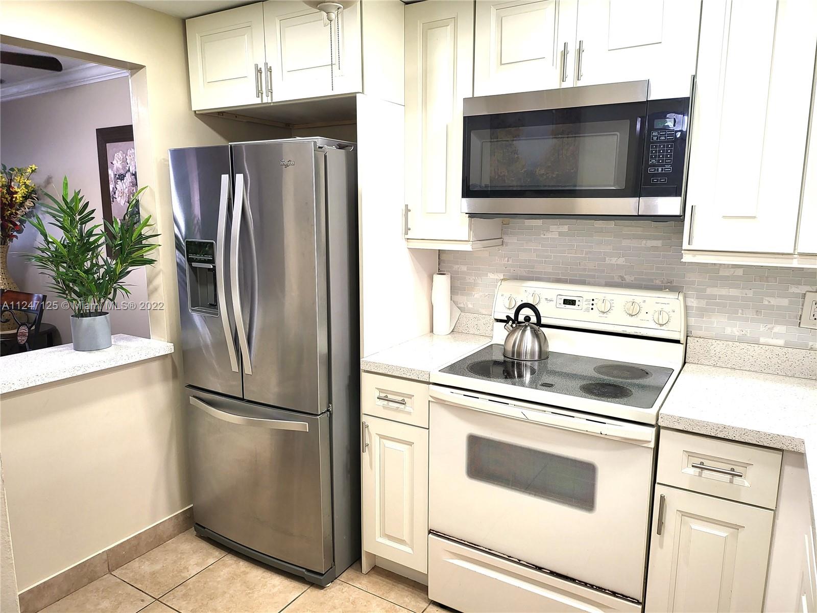 8051 N Sunrise Lakes Dr Unit: 101