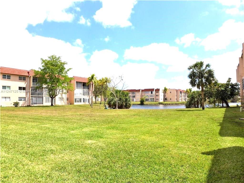 8051 N Sunrise Lakes Dr Unit: 101