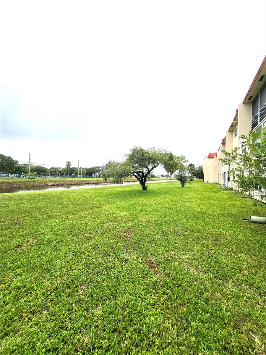 8051 N Sunrise Lakes Dr Unit: 101