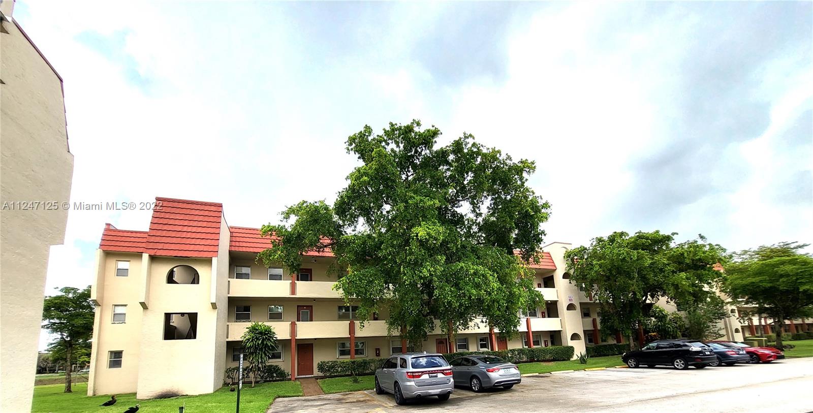8051 N Sunrise Lakes Dr Unit: 101