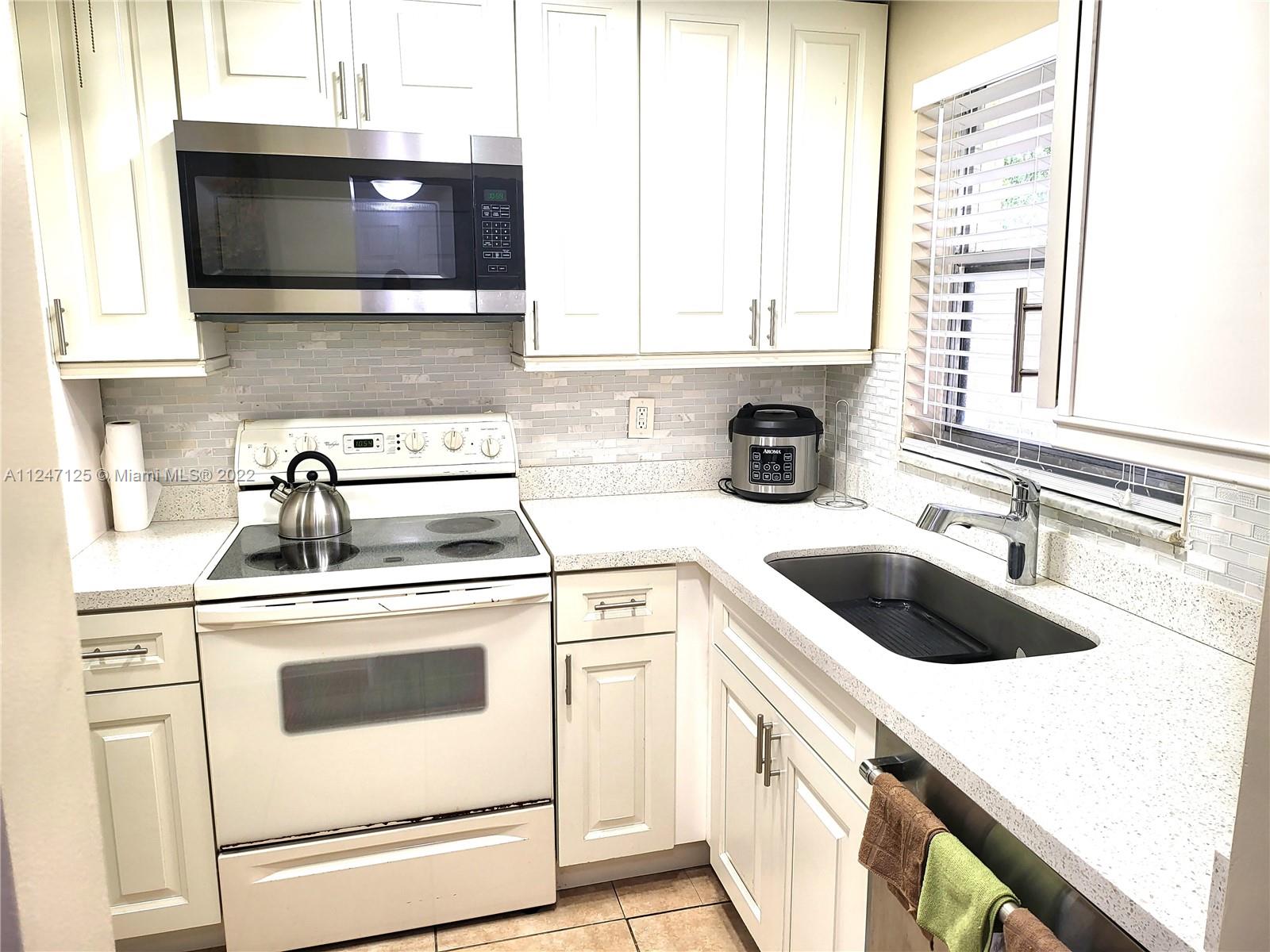 8051 N Sunrise Lakes Dr Unit: 101
