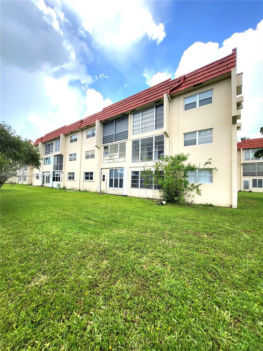 8051 N Sunrise Lakes Dr Unit: 101