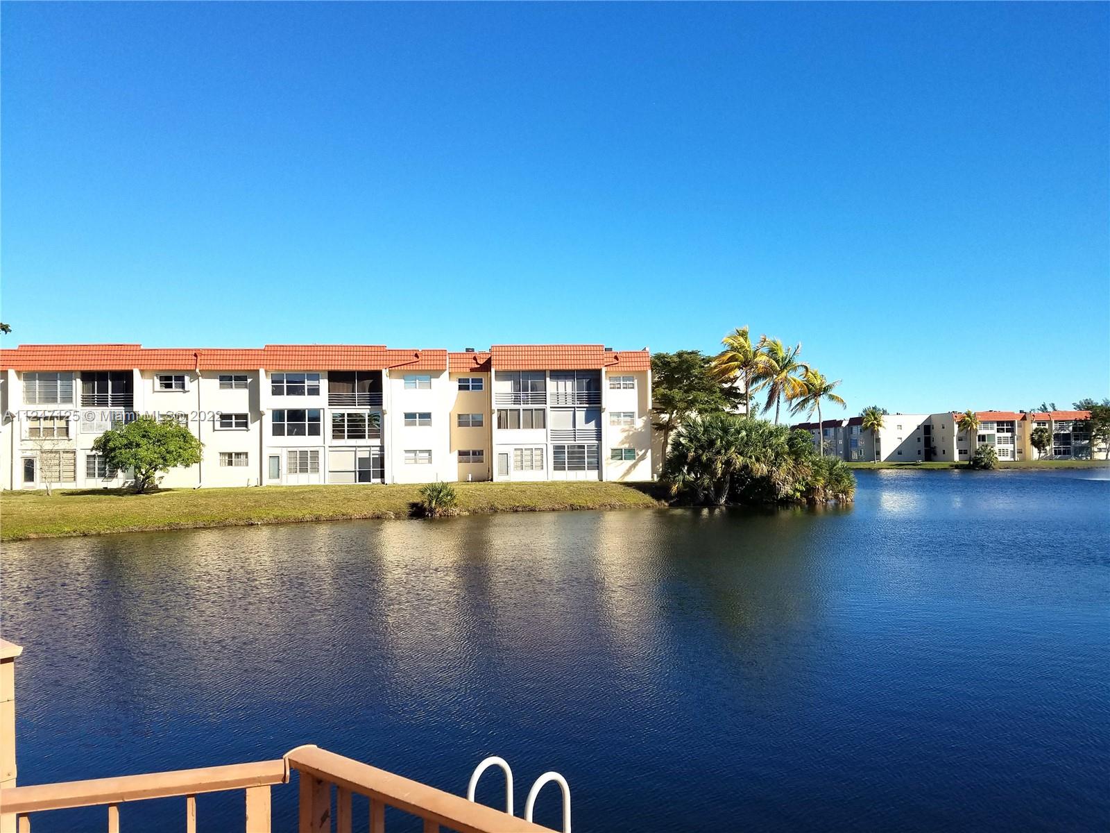 8051 N Sunrise Lakes Dr Unit: 101