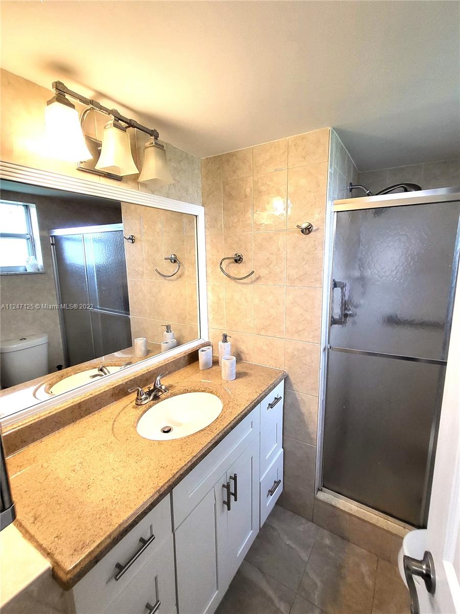 8051 N Sunrise Lakes Dr Unit: 101