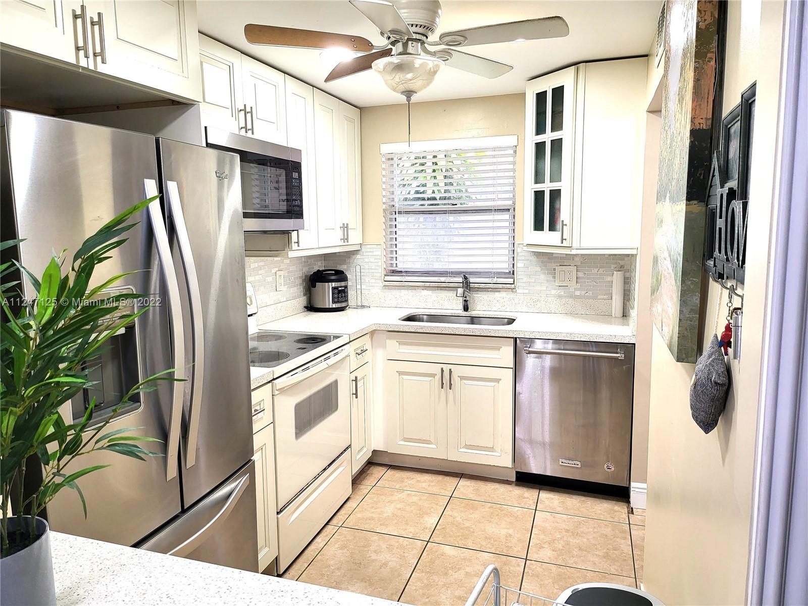 8051 N Sunrise Lakes Dr Unit: 101