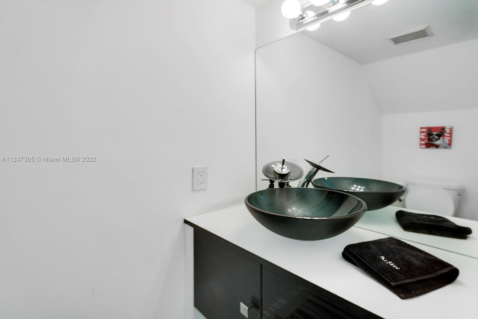 1525 Pennsylvania Ave Unit: 3