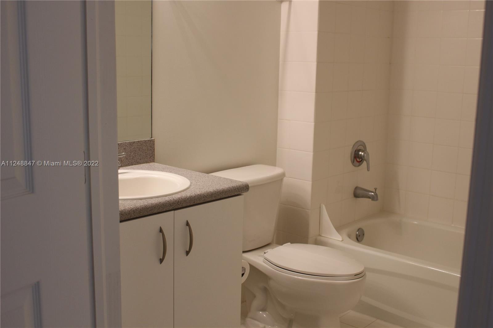 816 NW 11th St Unit: 1004