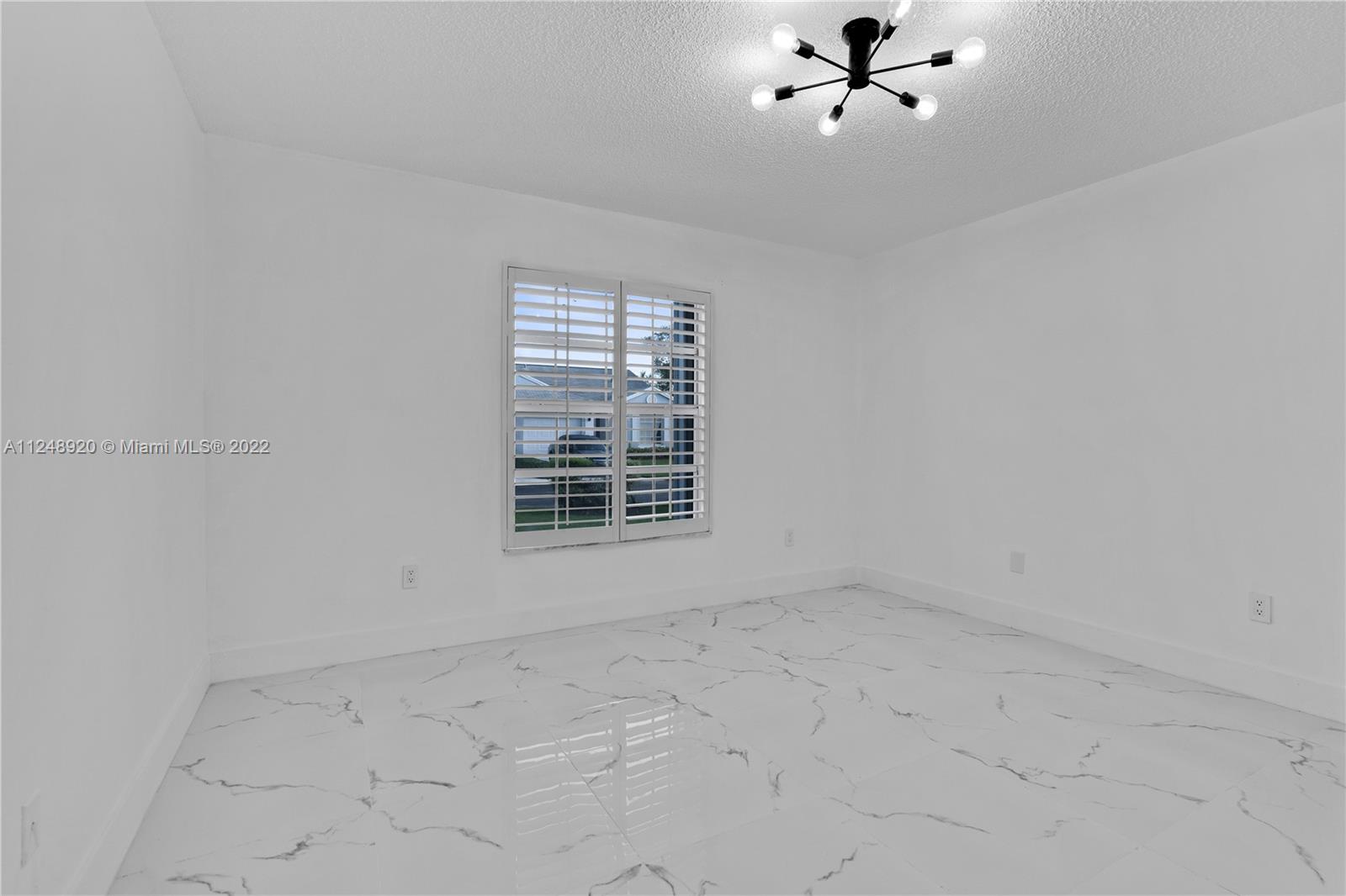 2215 SE 6th Ct
