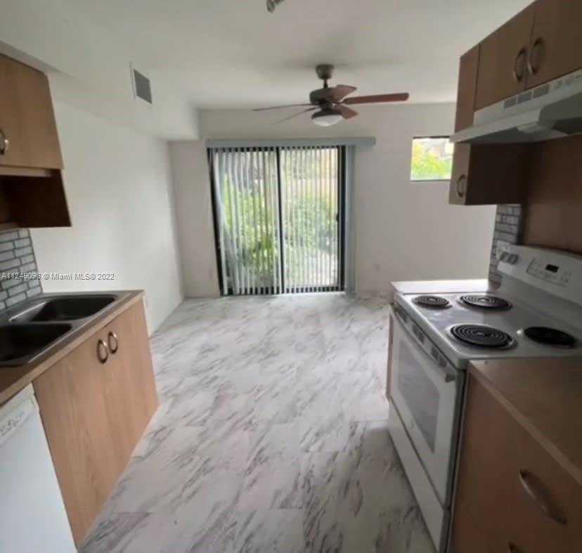 15811 SW 91st Ct Unit: B