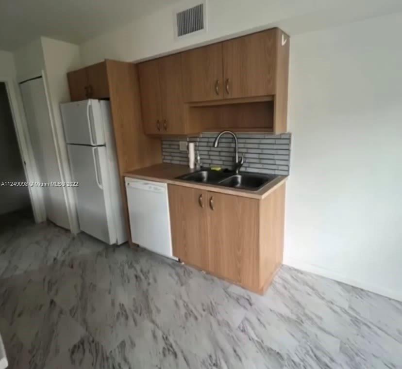 15811 SW 91st Ct Unit: B