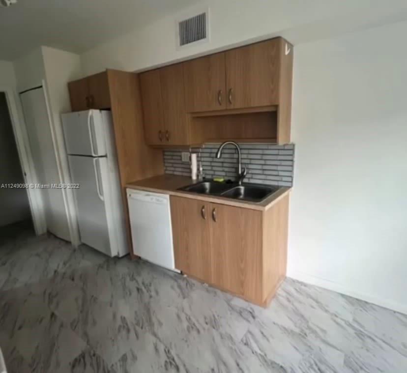 15811 SW 91st Ct Unit: B