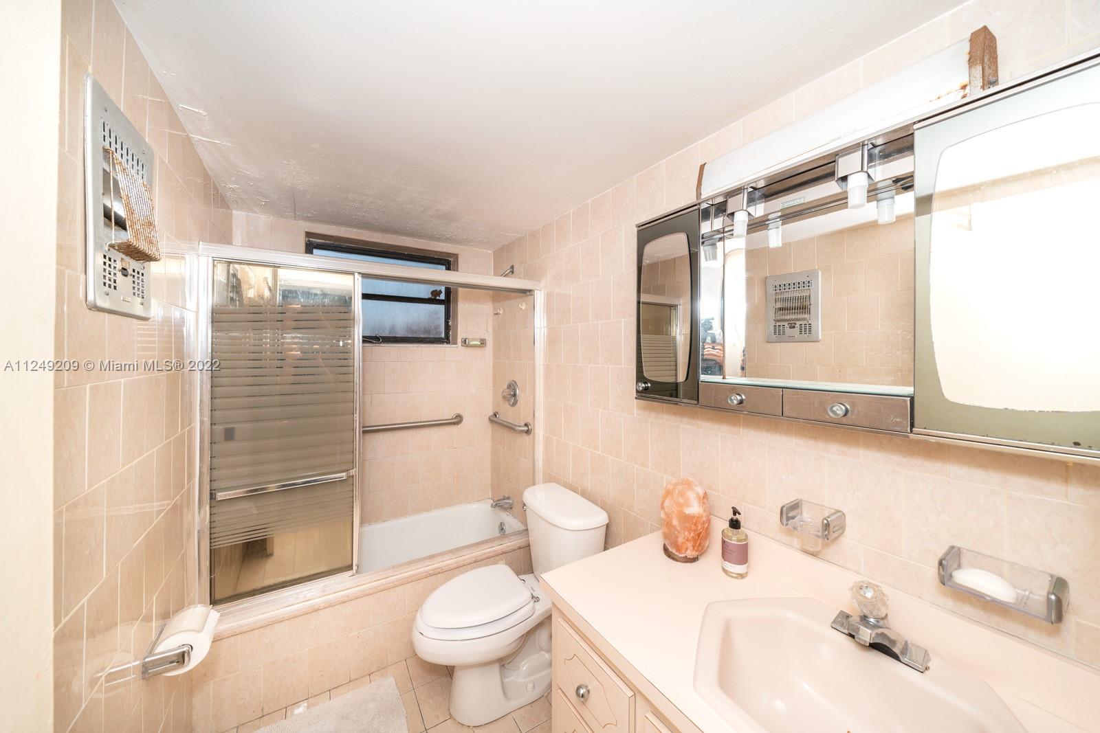 1725 James Ave Unit: 22