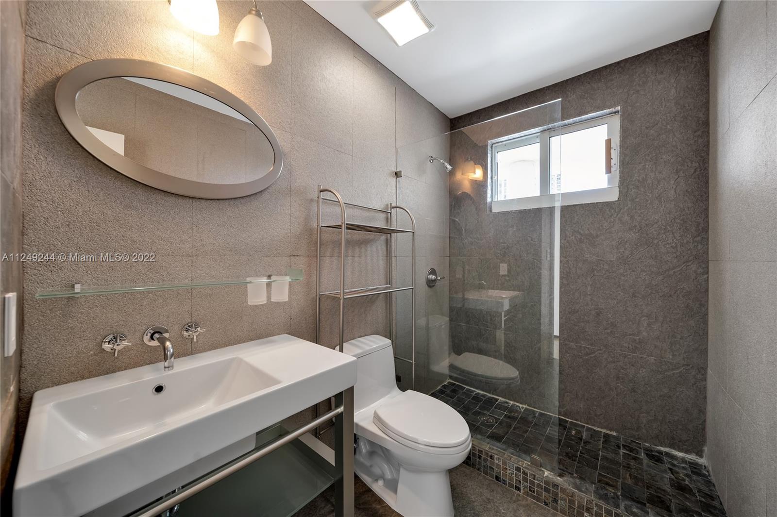444 NE 30th St Unit: 808