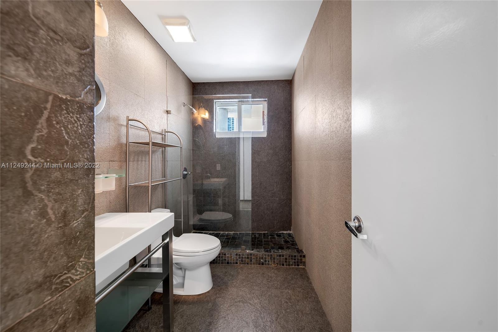 444 NE 30th St Unit: 808