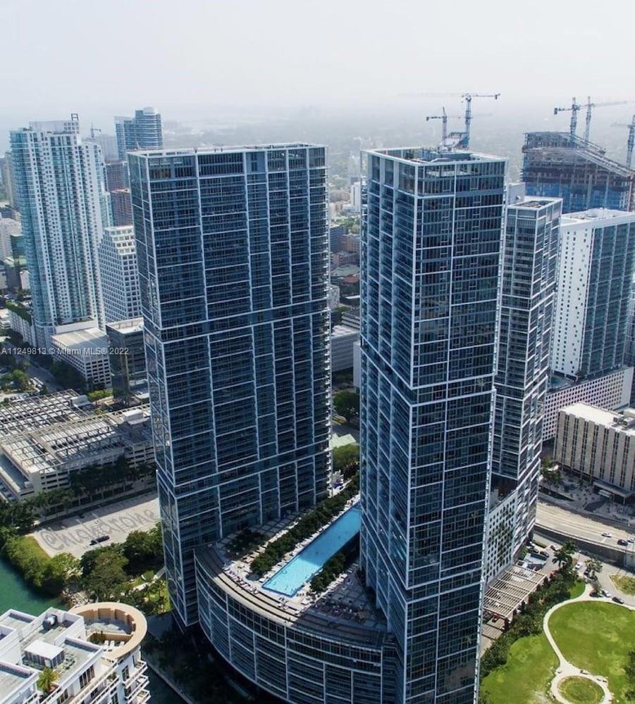 495 Brickell Ave Unit: 5203