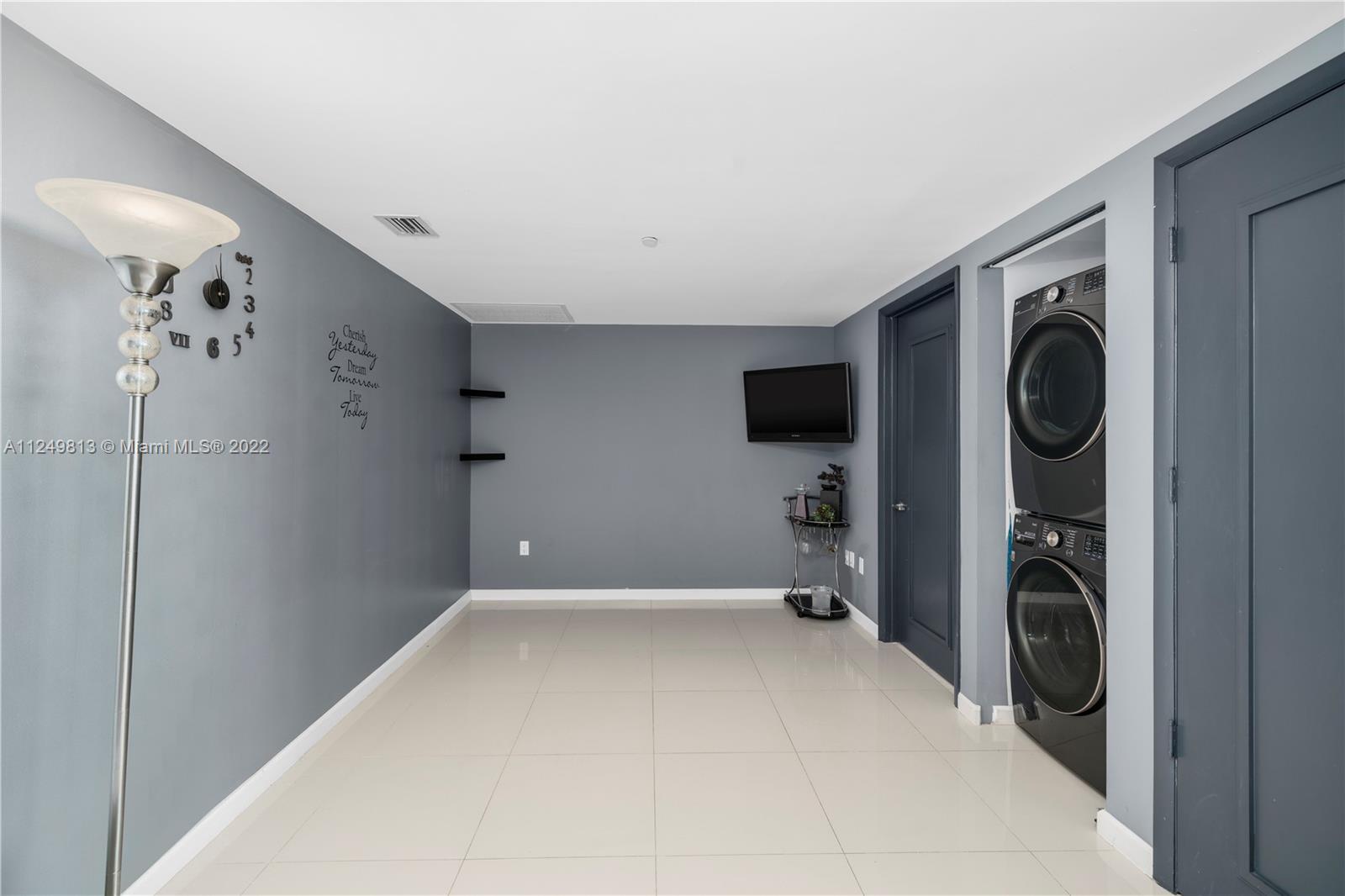 495 Brickell Ave Unit: 5203
