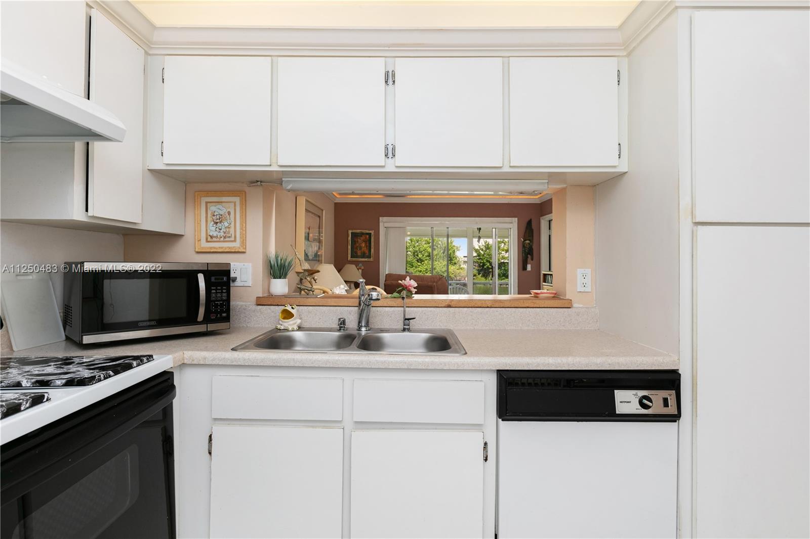 5560 Lakeside Dr Unit: 106