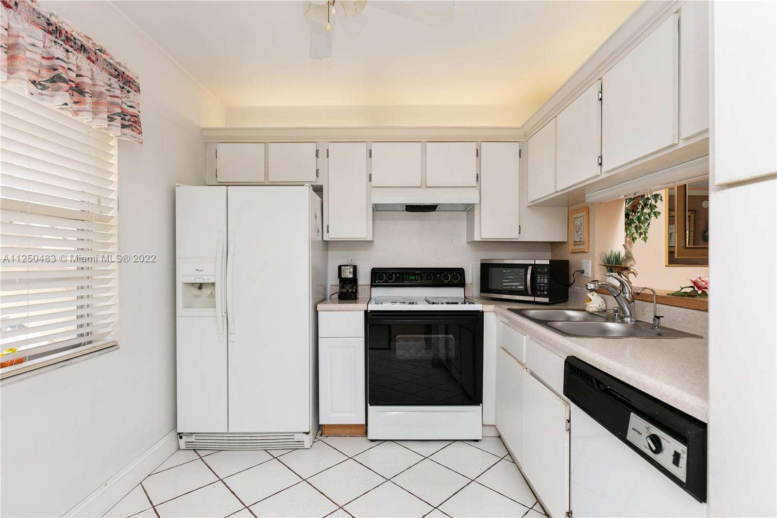 5560 Lakeside Dr Unit: 106