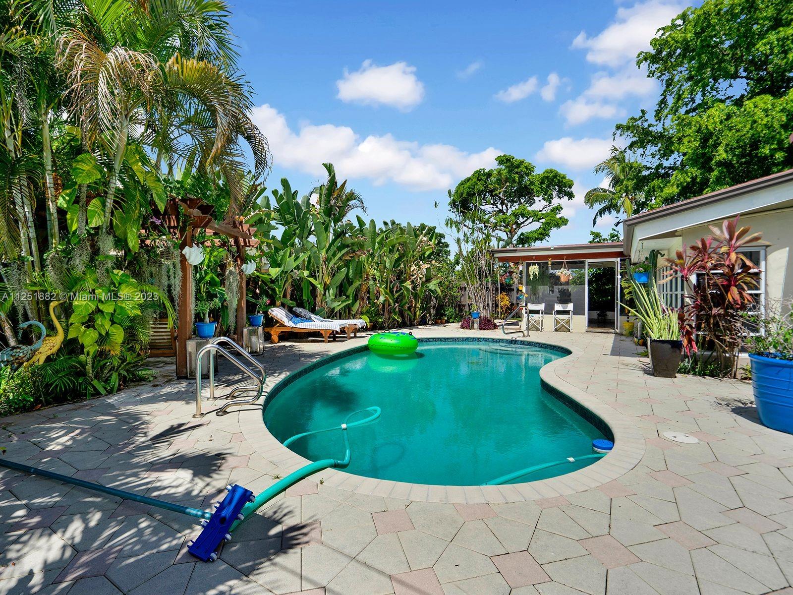 414 S 57th Way