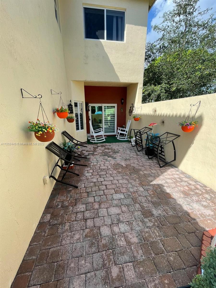 2320 SE 17th Ter Unit: 2320
