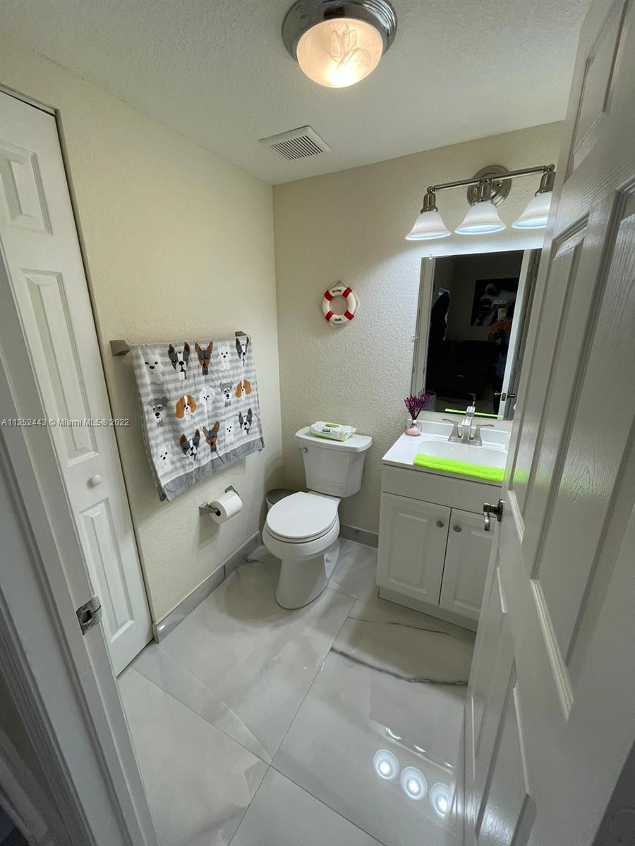 2320 SE 17th Ter Unit: 2320