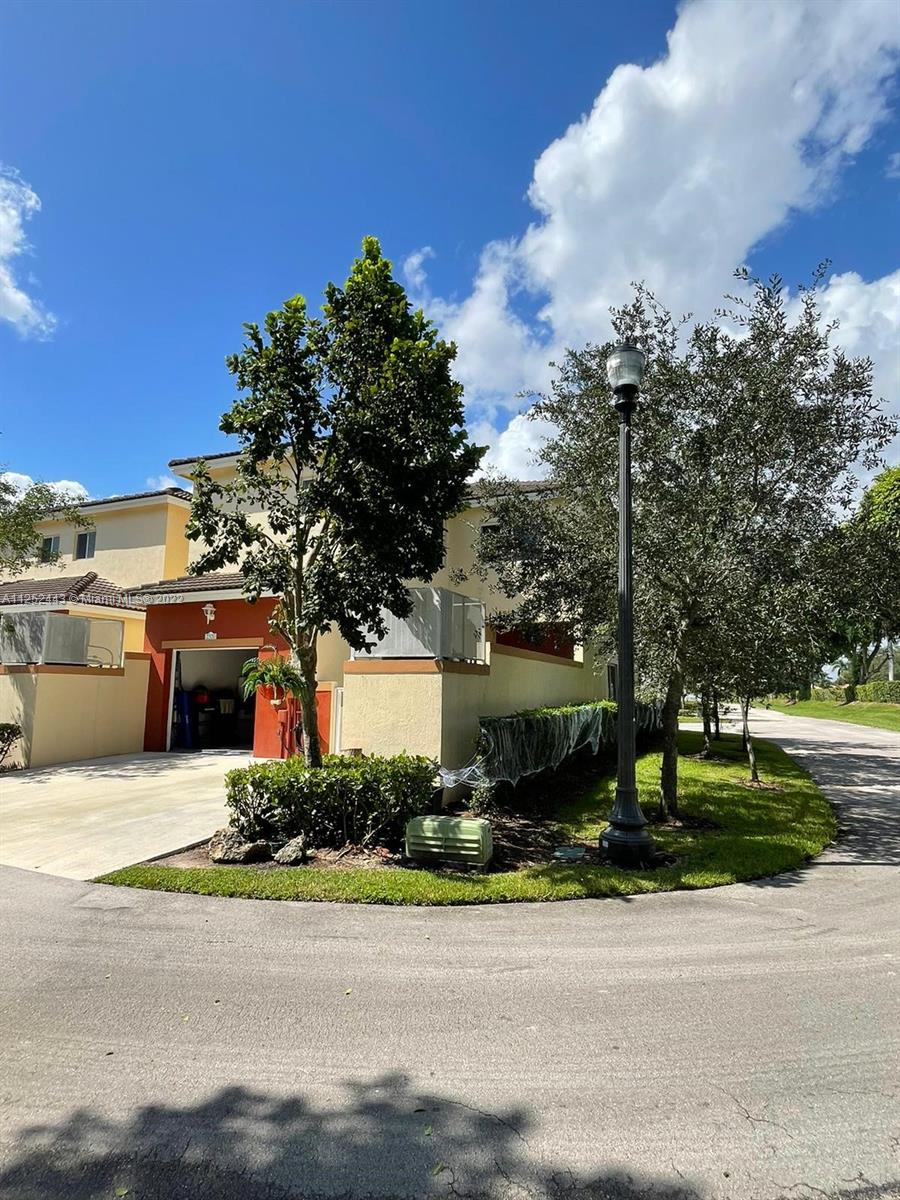 2320 SE 17th Ter Unit: 2320