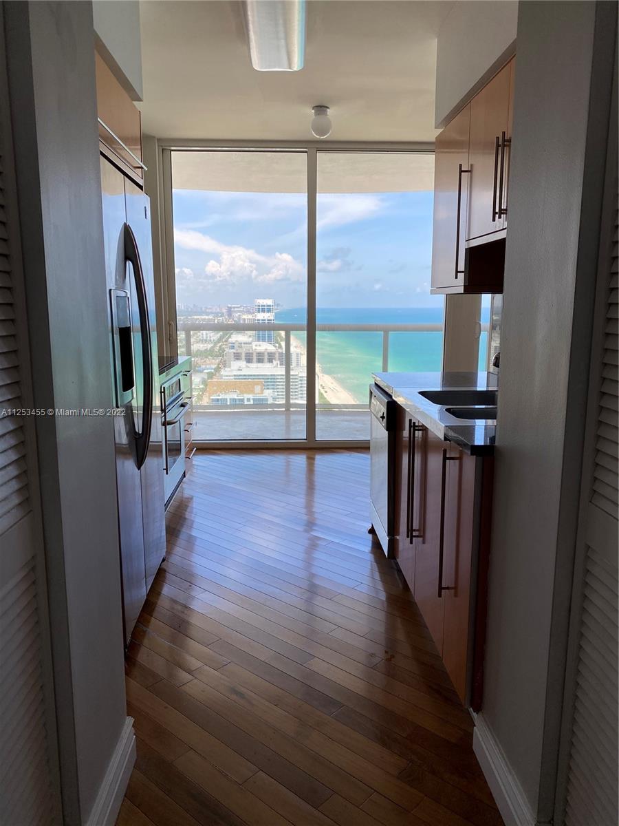 6365 Collins Ave Unit: 3911