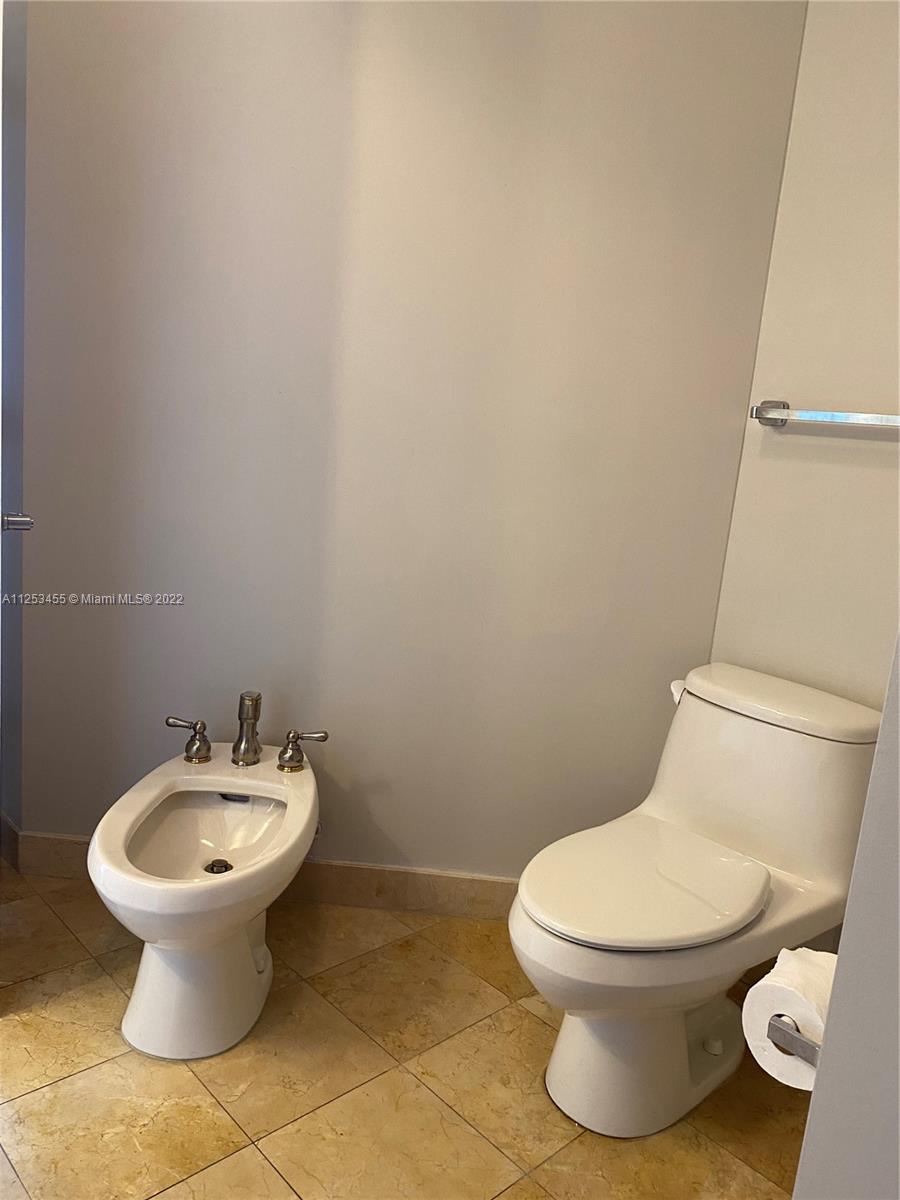 6365 Collins Ave Unit: 3911