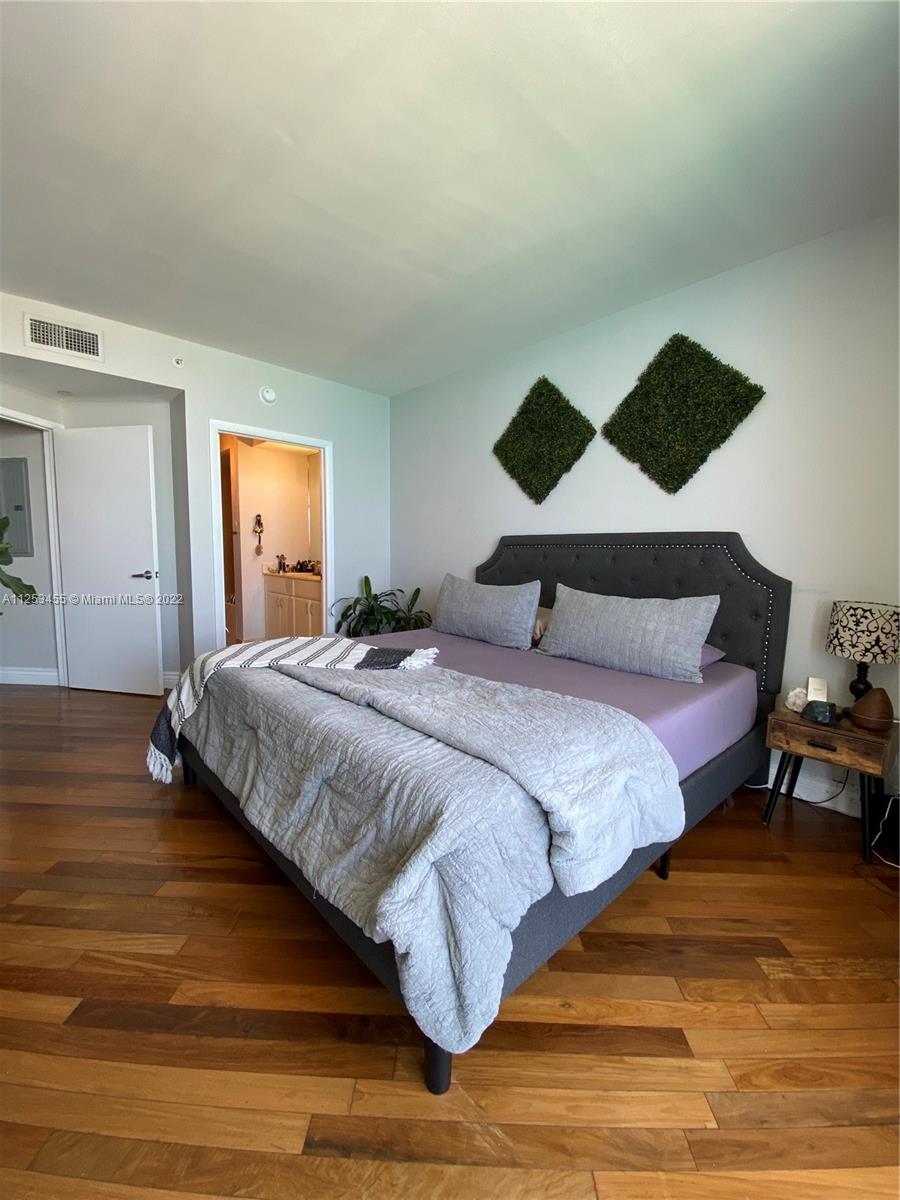 6365 Collins Ave Unit: 3911